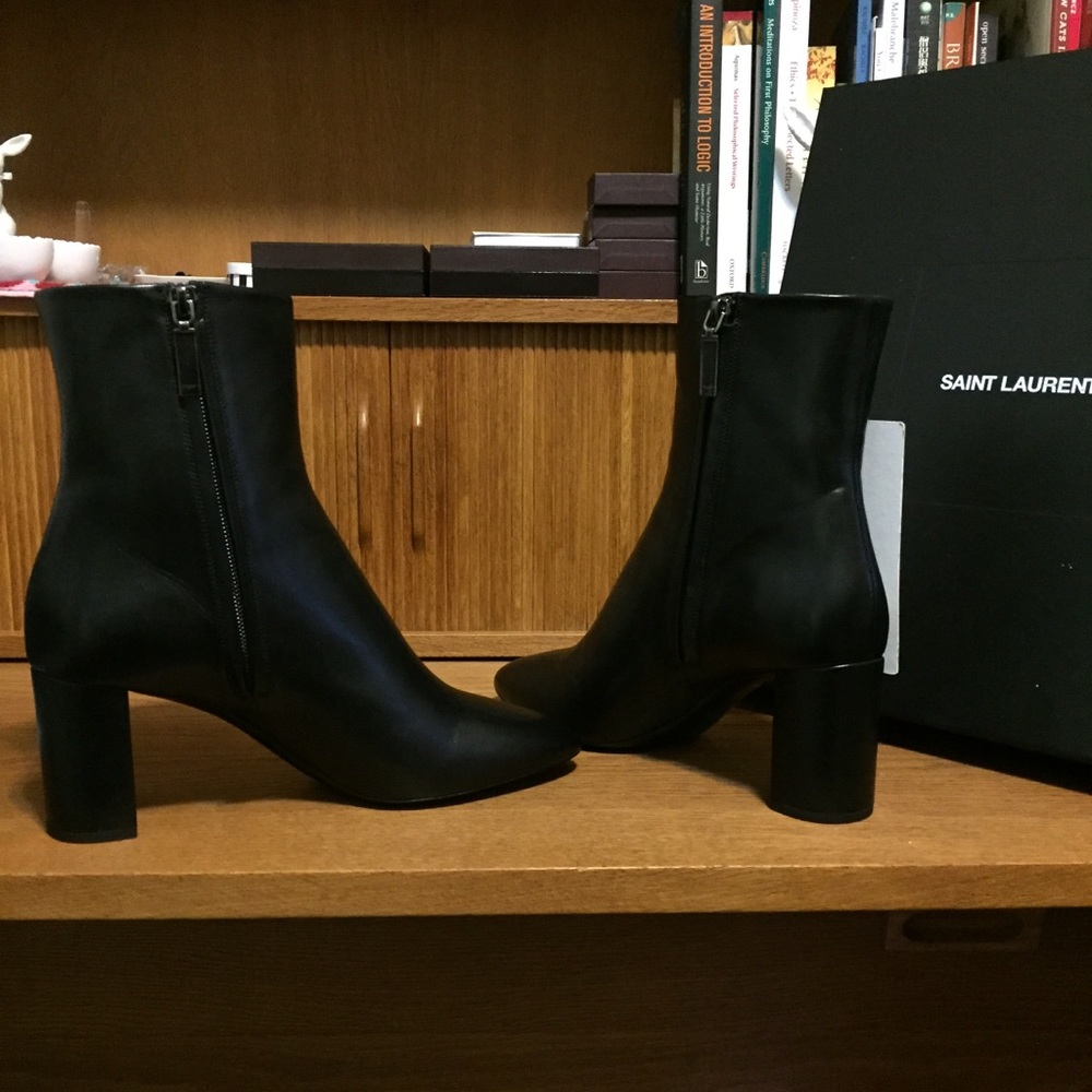 (SOLD) 💖 YSL Lou Ankle Boot size 39 - Picture 2 of 13